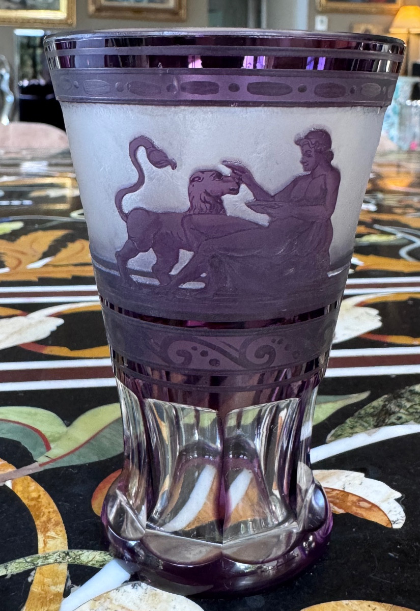 Petit vase en cristal de Bohème à décor dégagé à l’acide – fin XIXe siècle .