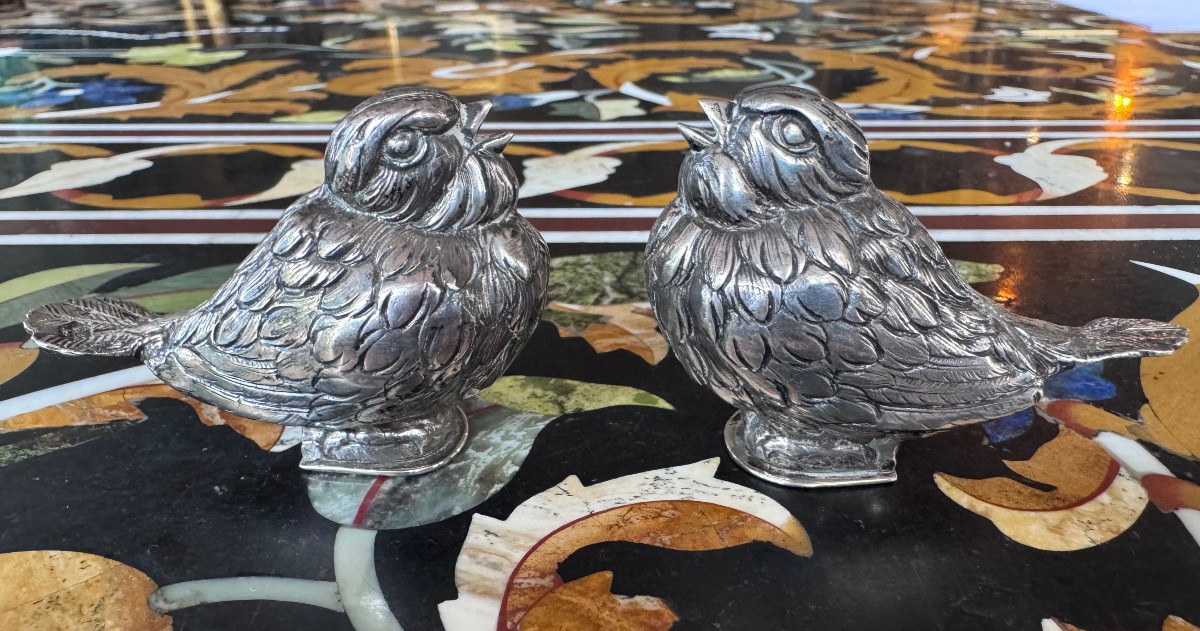 Pair Of Solid Silver Salt Cellars Decorated With Whistling Birds - 20th Century Work.