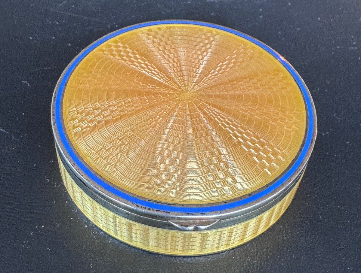 Round Box In Enamelled Guilloché Silver - European Work, 20th Century .-photo-2