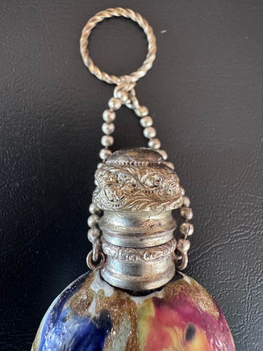 Flacon de parfum en verre de Murano à décor de murrine et inclusions métalliques .-photo-2