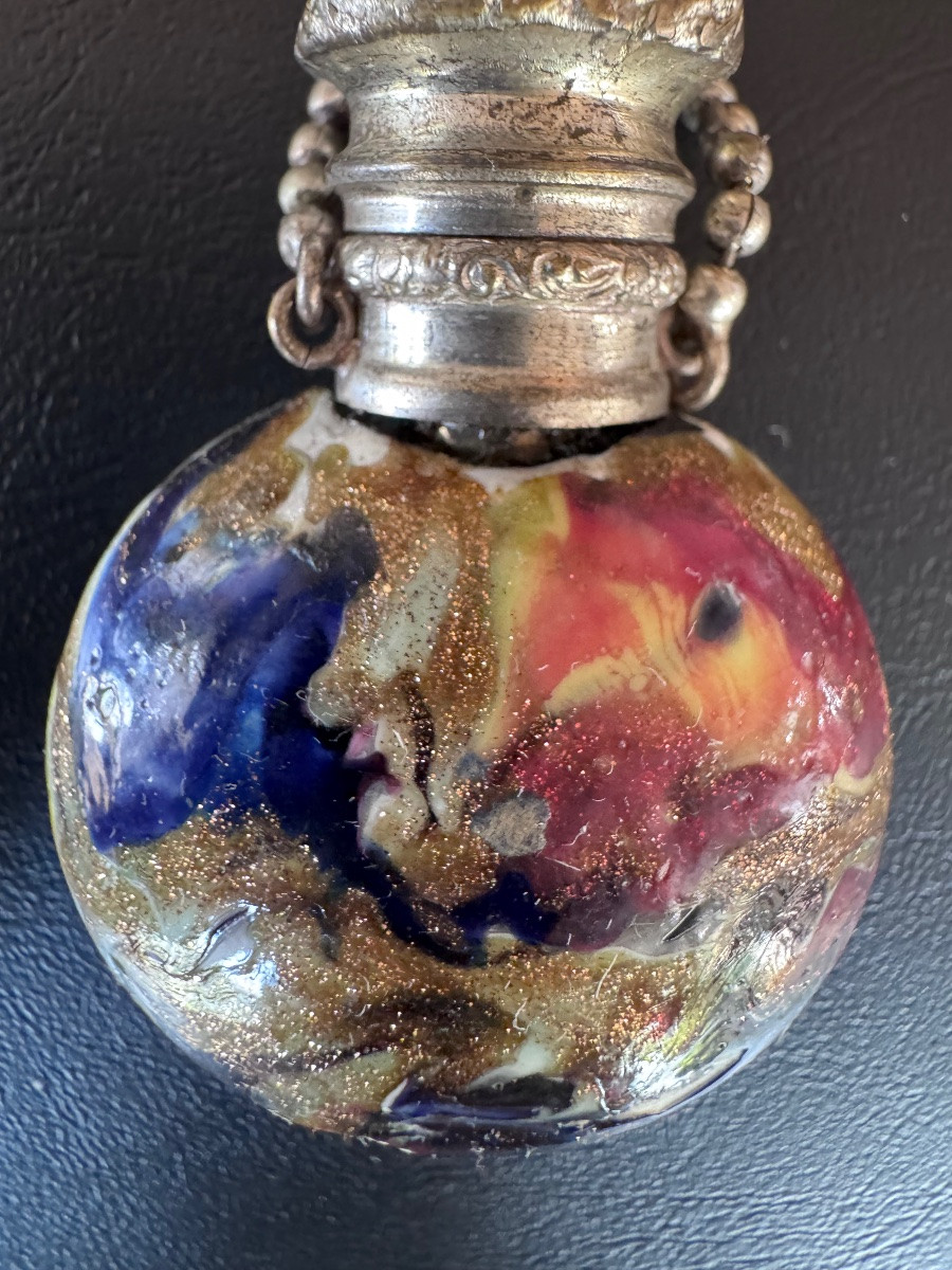 Flacon de parfum en verre de Murano à décor de murrine et inclusions métalliques .-photo-3