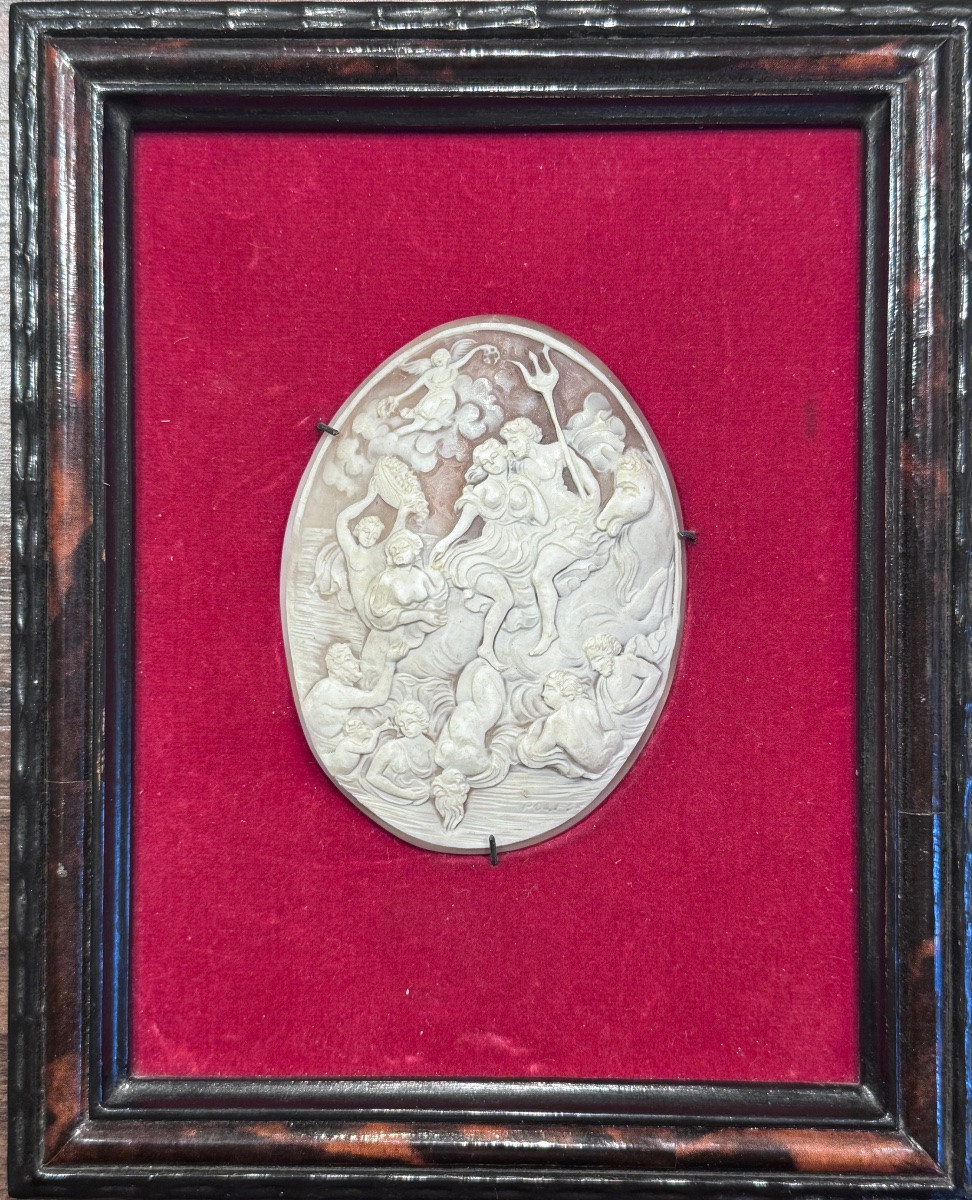 Camée en coquillage sculpté – Neptune et cortège marin – Travail du Grand Tour, XIXe siècle .-photo-2