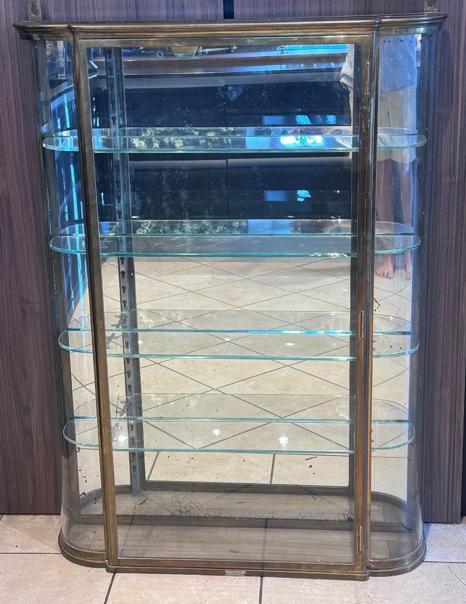 Important Display Case In Brass And Curved Glass Maison E. Langlois, Paris - Circa 1920