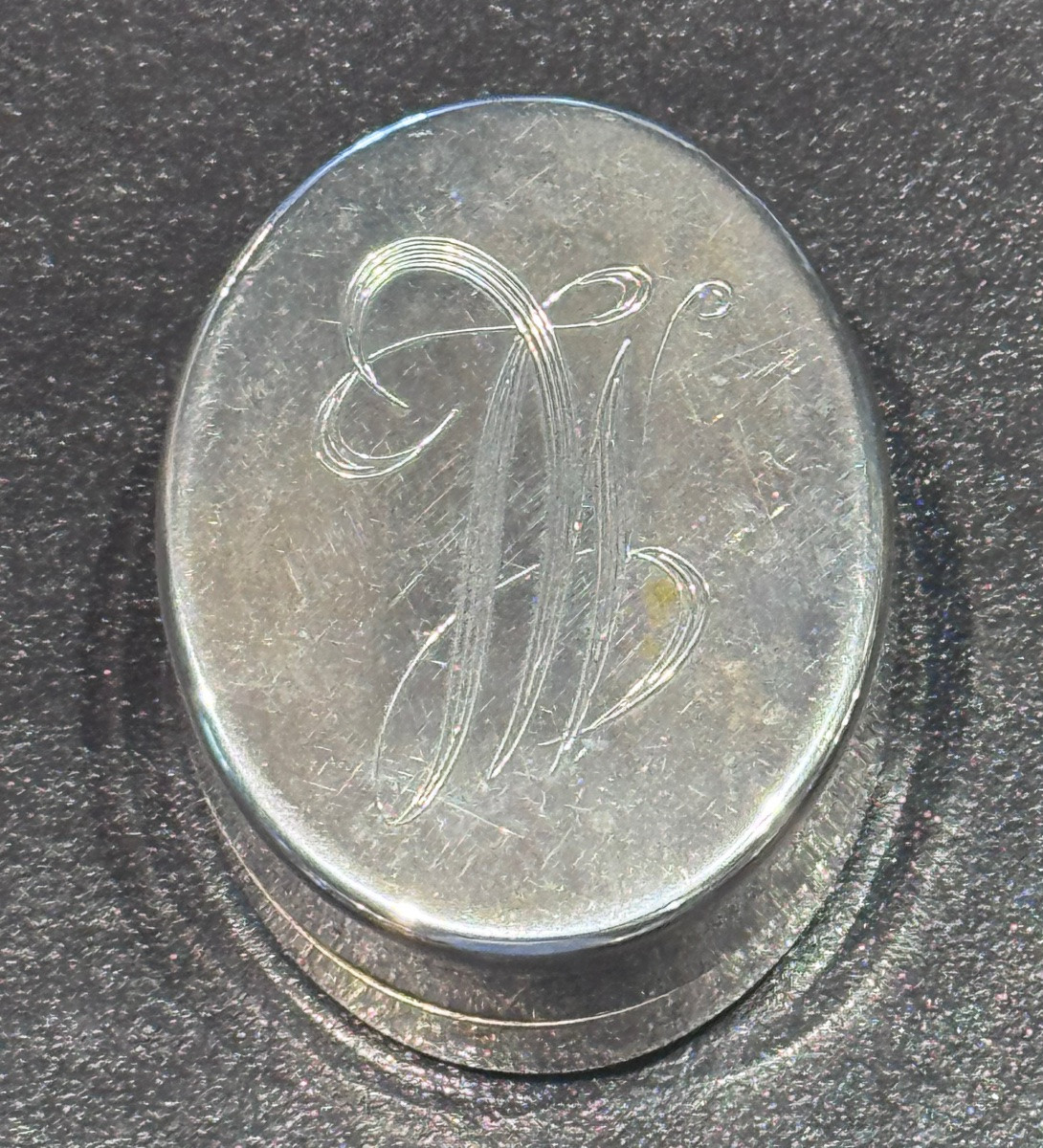 Ensemble de cinq piluliers en argent massif – Poinçon 800 Fin XIXe – Début XXe siècle .-photo-2