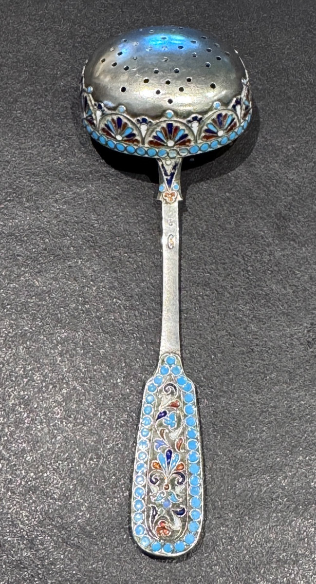 Saupoudreuse à thé ou à sucre en argent massif russe 84 zolotniks, fin XIXe siècle.