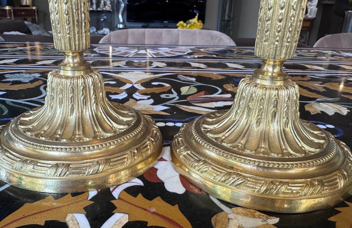 Paire de bougeoirs en bronze ciselé et doré – Époque Restauration, vers 1820-1830 .-photo-3