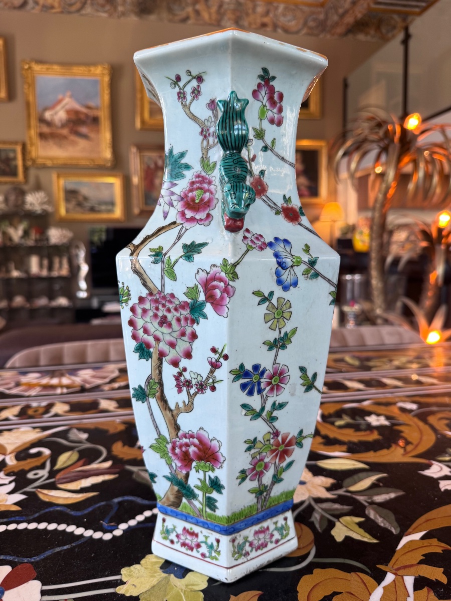 Grand vase balustre en porcelaine de Canton  Chine, dynastie Qing, fin du XIXᵉ siècle.-photo-3