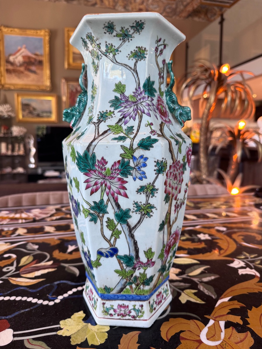 Grand vase balustre en porcelaine de Canton  Chine, dynastie Qing, fin du XIXᵉ siècle.-photo-4