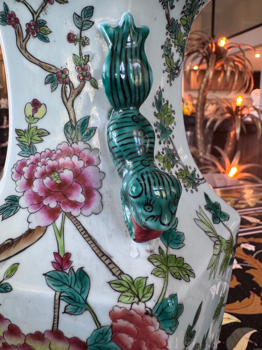 Grand vase balustre en porcelaine de Canton  Chine, dynastie Qing, fin du XIXᵉ siècle.-photo-1