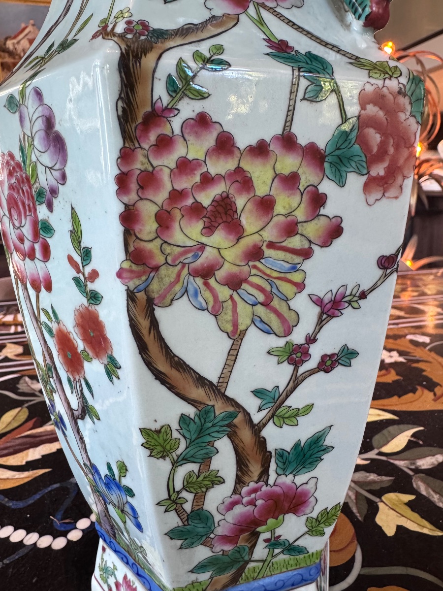 Grand vase balustre en porcelaine de Canton  Chine, dynastie Qing, fin du XIXᵉ siècle.-photo-3