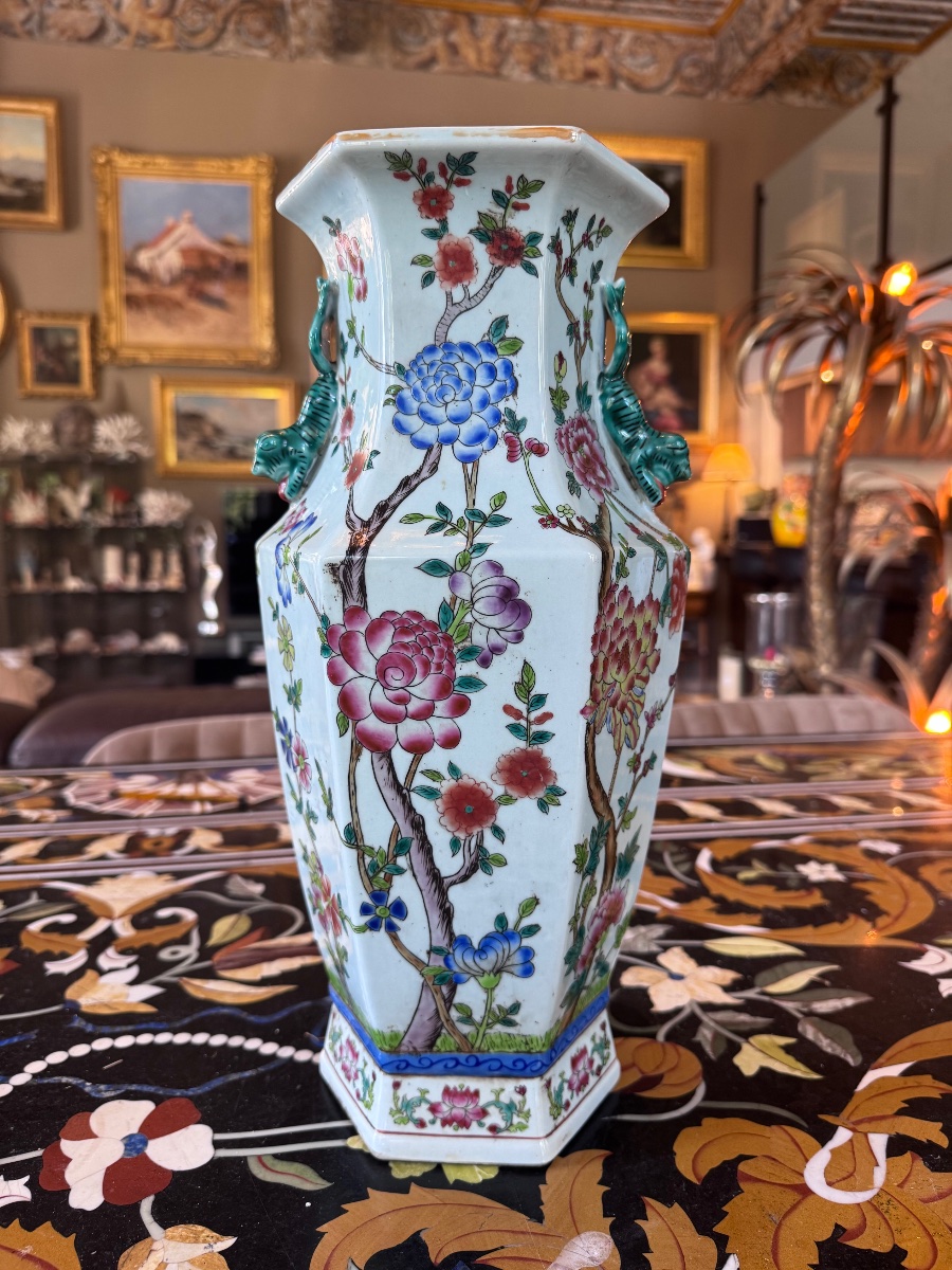 Grand vase balustre en porcelaine de Canton  Chine, dynastie Qing, fin du XIXᵉ siècle.-photo-4