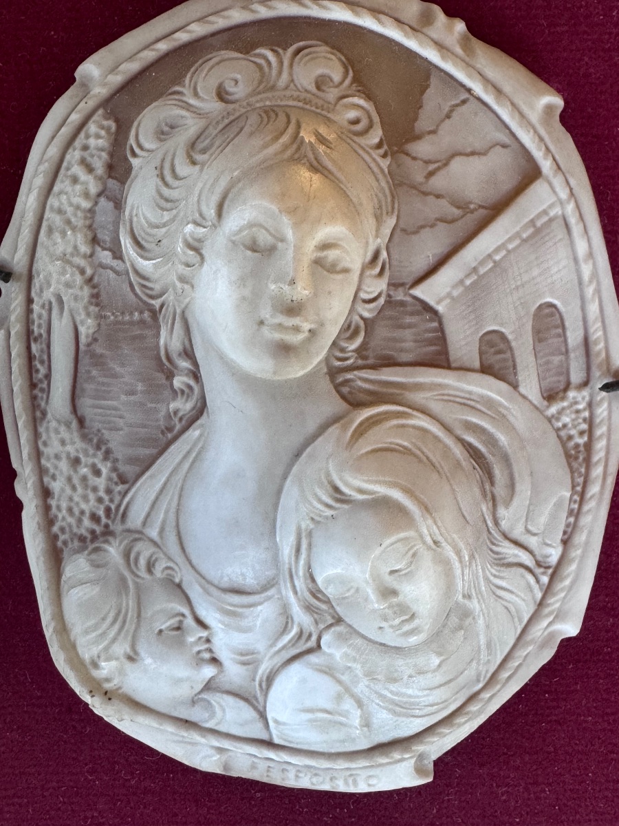 Italian Cameo Signed F. Esposito: Young Mother And Her Two Children – Shell Carving –