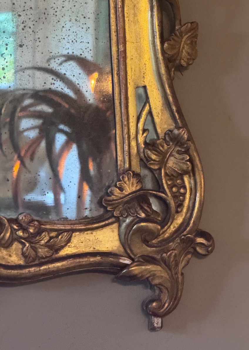 Miroir à parcloses en bois doré à la feuille d’or — Époque Louis XV .-photo-2