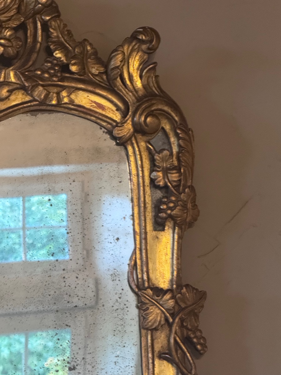 Miroir à parcloses en bois doré à la feuille d’or — Époque Louis XV .-photo-1