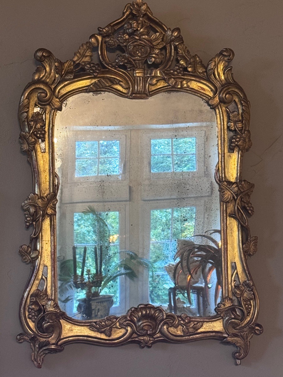 Miroir à parcloses en bois doré à la feuille d’or — Époque Louis XV .-photo-2