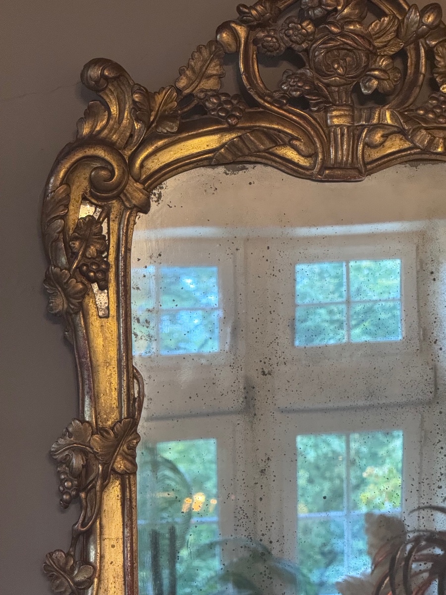 Miroir à parcloses en bois doré à la feuille d’or — Époque Louis XV .-photo-3