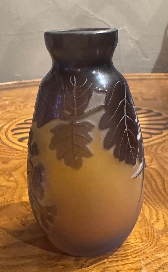Émile Gallé (1846–1904) – Petit vase en verre multicouche à décor floral.-photo-2