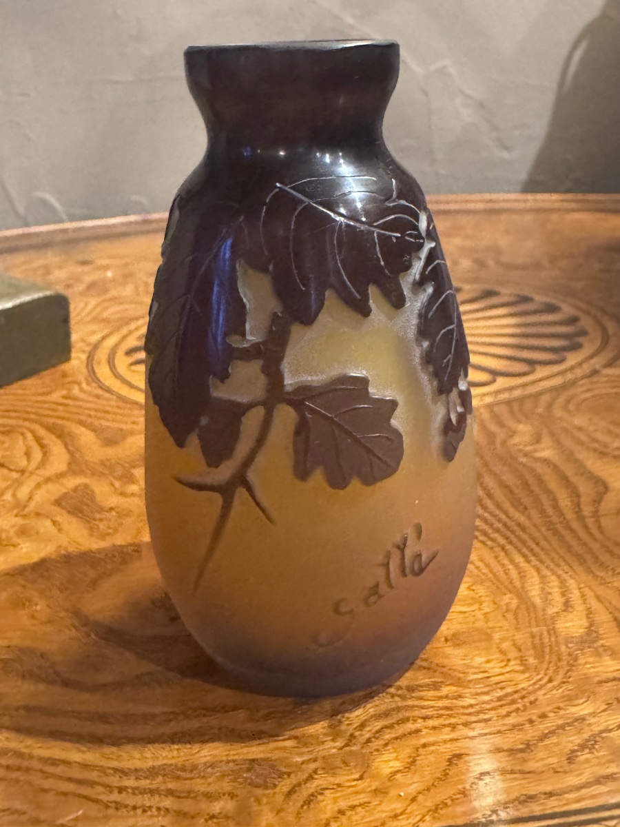 Émile Gallé (1846–1904) – Petit vase en verre multicouche à décor floral.-photo-3