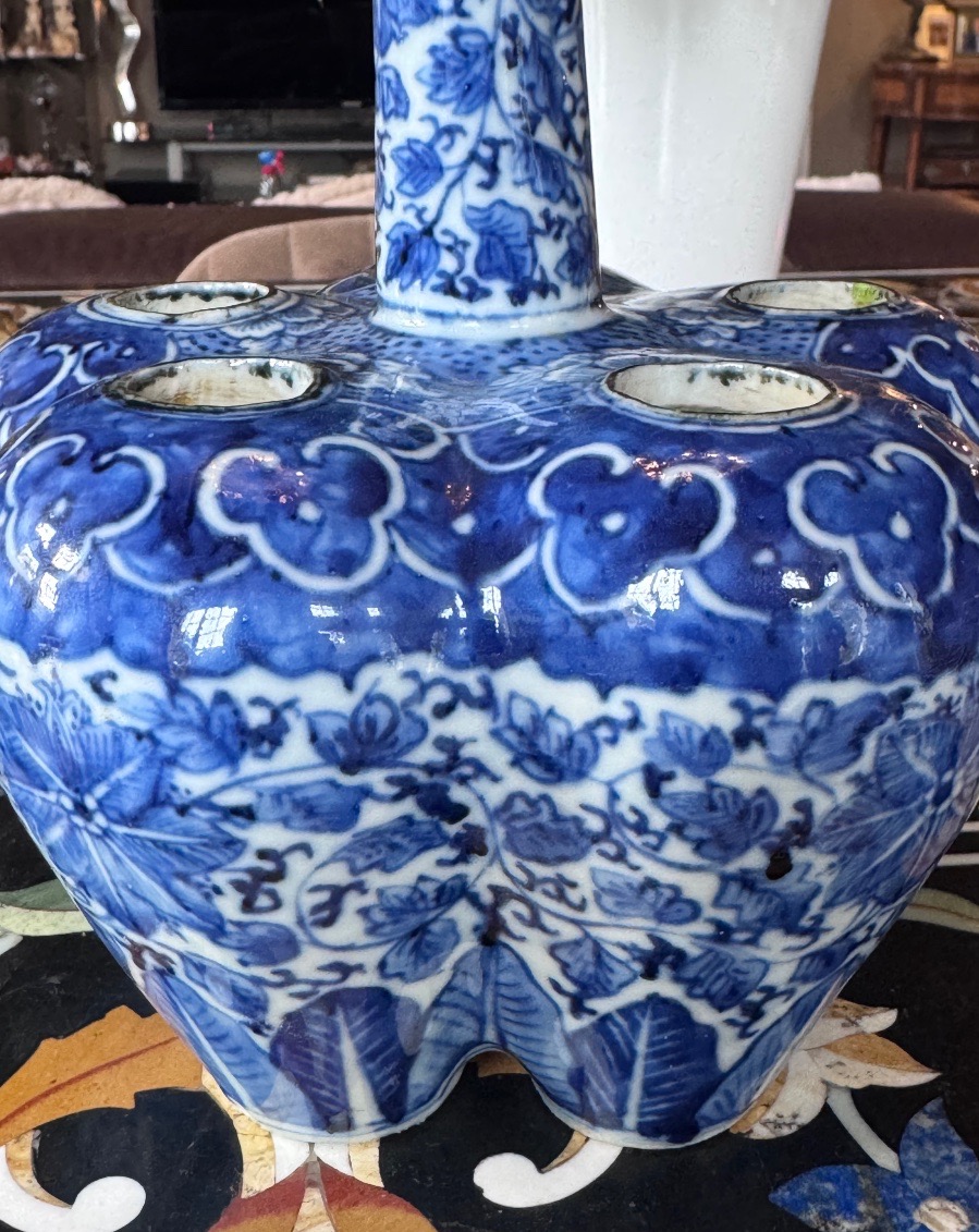 Blue-and-white Chinese Porcelain Vase – 19th Century, Qing Dynasty.-photo-3
