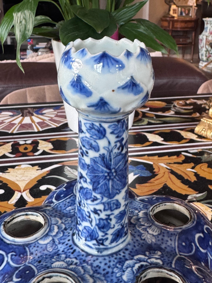 Blue-and-white Chinese Porcelain Vase – 19th Century, Qing Dynasty.-photo-1