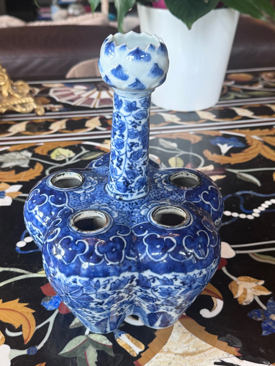 Blue-and-white Chinese Porcelain Vase – 19th Century, Qing Dynasty.-photo-2