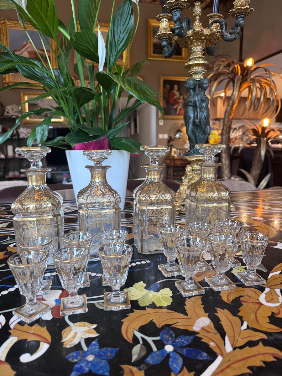 Baccarat – Crystal Liquor Set, Made Of Pressed And Molded Crystal And Gilded With Gold – Napoleonic Era 