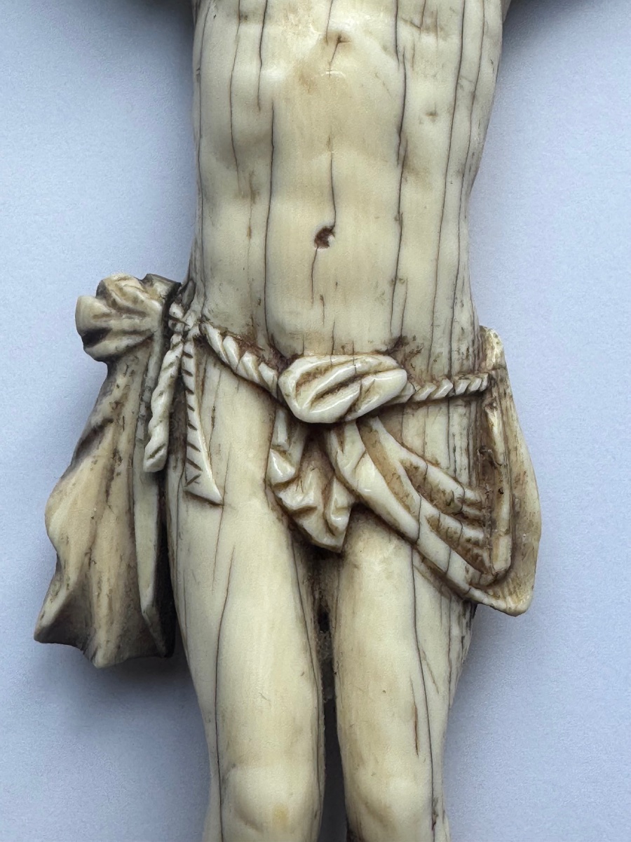Carved Ivory Figure Of Christ – Indo-portuguese Work, Probably From Goa – Late 16th / Early 17th Century -photo-1