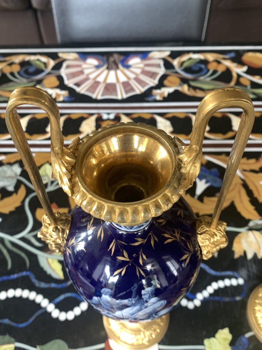 Paire De Vases Couverts En Bronze Doré Et Porcelaine Peinte Du XIXème Siècle-photo-7