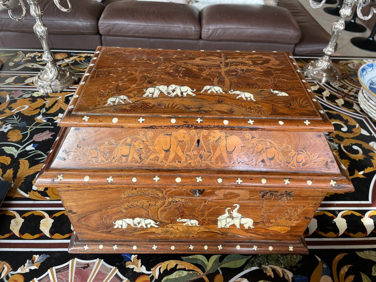 Coffret De Voyage En Bois De Palissandre En Marqueterie d'Os Et Bois Indigène Du XIXè siècle