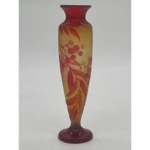 Vase Emile Gallé d'époque Art Nouveau Rouge Et Jaune à Décor Fleural Dégagé à l'Acide 