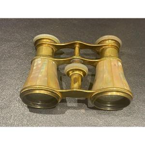 Theater Binoculars In Mother-of-pearl And Golden Brass From The 19th Century