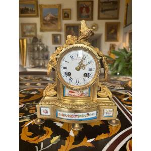 Small Clock In Gilt Bronze And Painted Porcelain From The 19th Century
