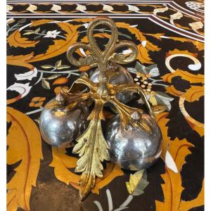 Sonnette de cérémonie à trois cloches en bronze doré – XIXᵉ siècle  
