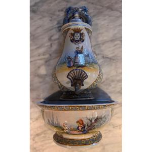 QUIMPER - PORQUIER BEAU : fontaine en faïence à décor polychrome de décors bretons "