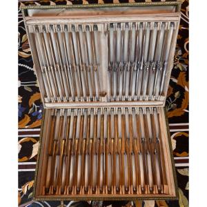 Important service de couteaux en nacre – Maison Guerre, Paris  Ensemble de 66 couteaux – XIXe 