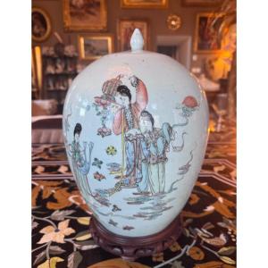 Pot à gingembre couvert en porcelaine à décor de personnages et calligraphies – Chine, fin XIXᵉ