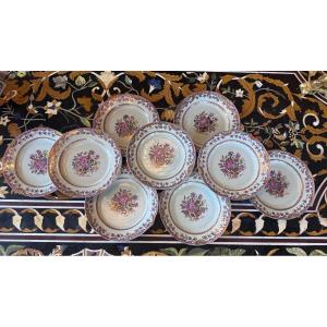 A Set Of Nine Porcelain Plates From The French East India Company, China, Qianlong Period.