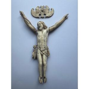 Carved Ivory Figure Of Christ – Indo-portuguese Work, Probably From Goa – Late 16th / Early 17th Century 