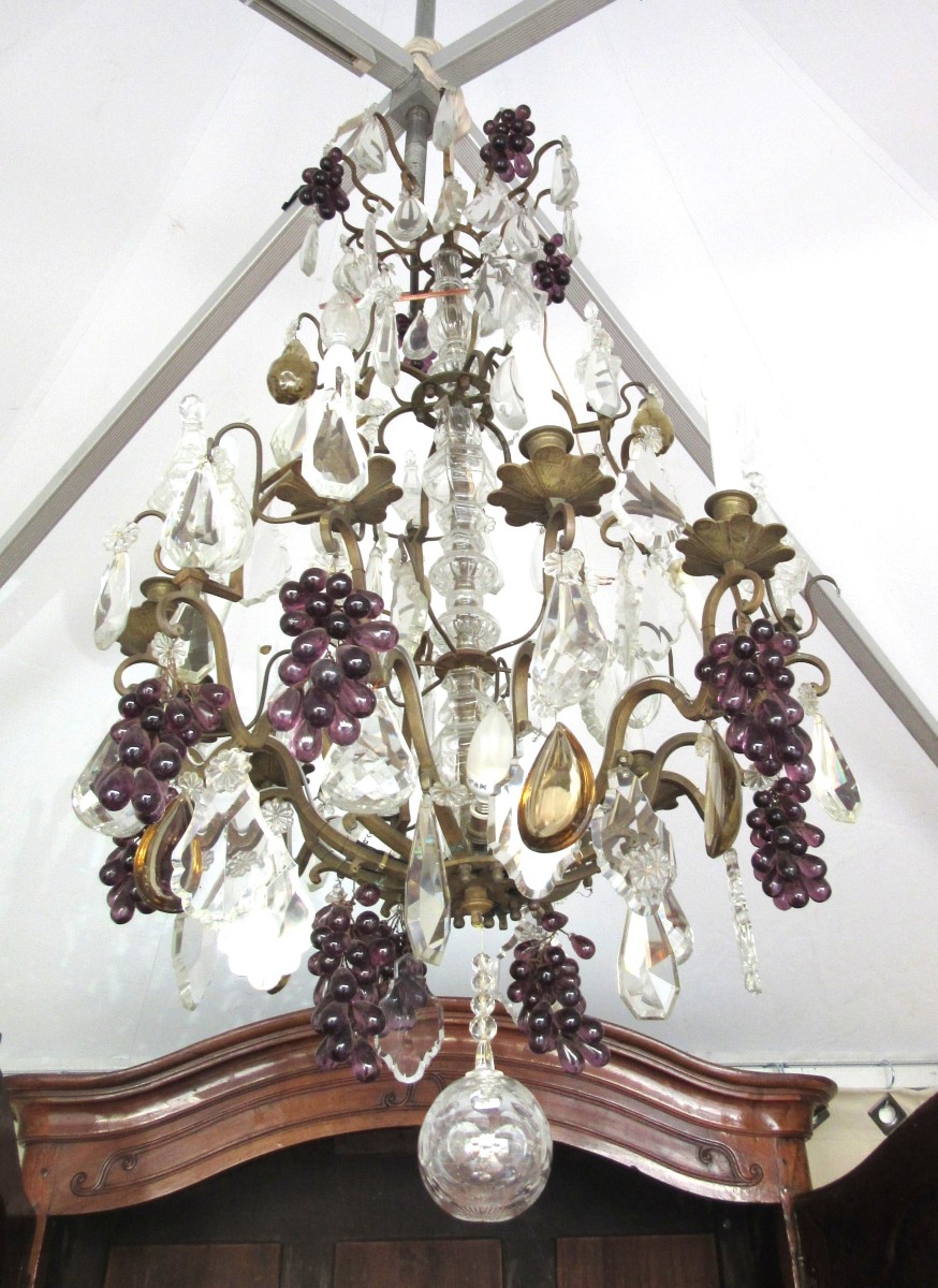 Grand lustre à décor de pampilles et grappes de raisins Ep.19ème