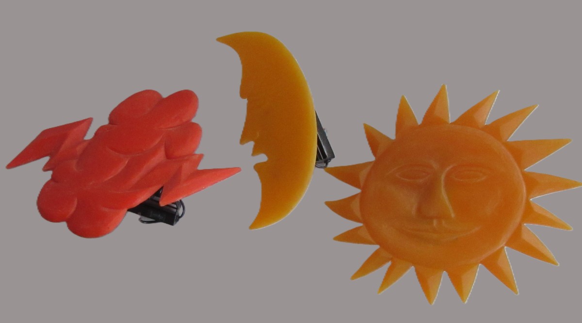 Série d'appliques en résine Par Jean-Charles De Castelbajac