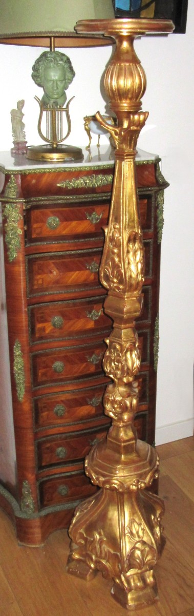 Colonne en bois doré de style Louis XV