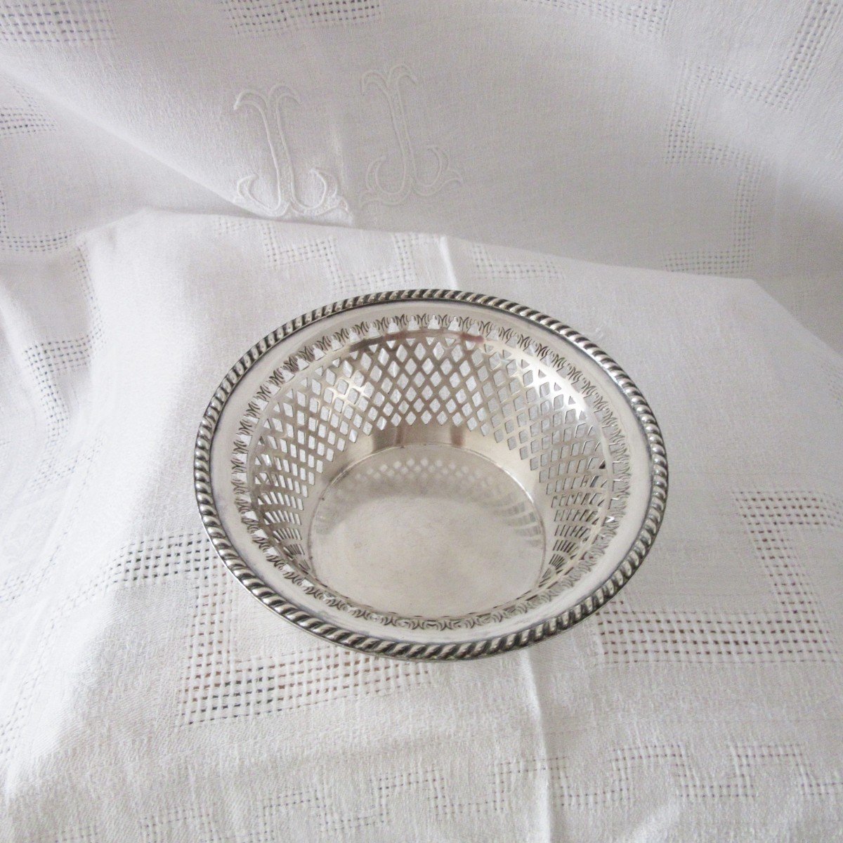 Small Basket In English Silver-photo-2