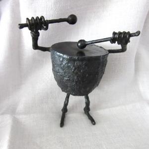 Sculpture en en  métal " personnage tambour " François Colette