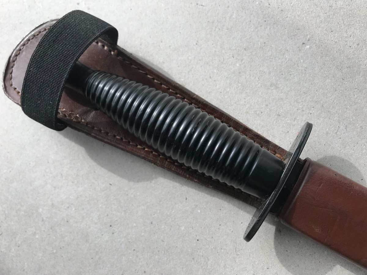 Vintage And Custom Made English Commando Dagger-photo-3
