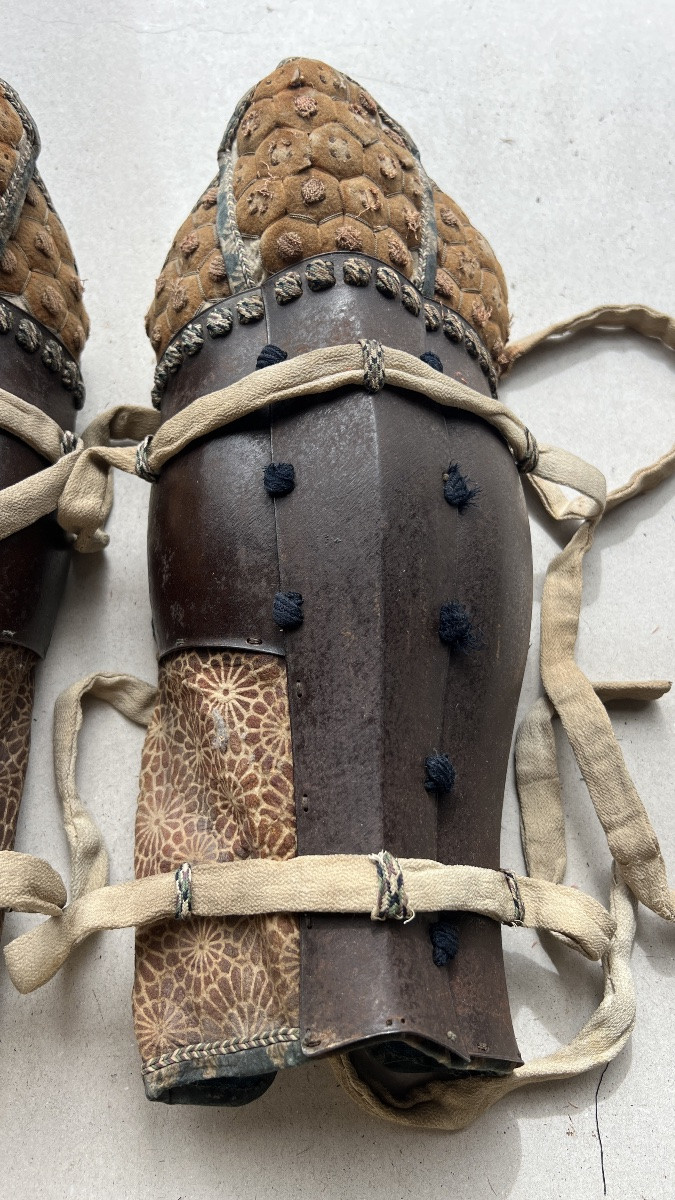 Suneate pour grande armure de samurai-photo-2