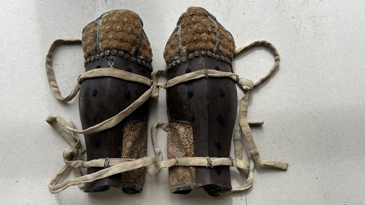 Suneate pour grande armure de samurai