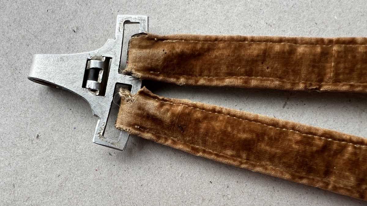 Drk Officer's German Dagger Hangers-photo-2