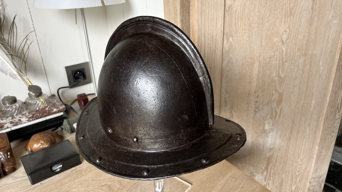 17th Century Infantry Helmet In Wrought Iron-photo-1