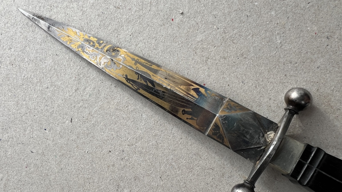 French Stiletto Dagger With Engraved Blade -photo-1