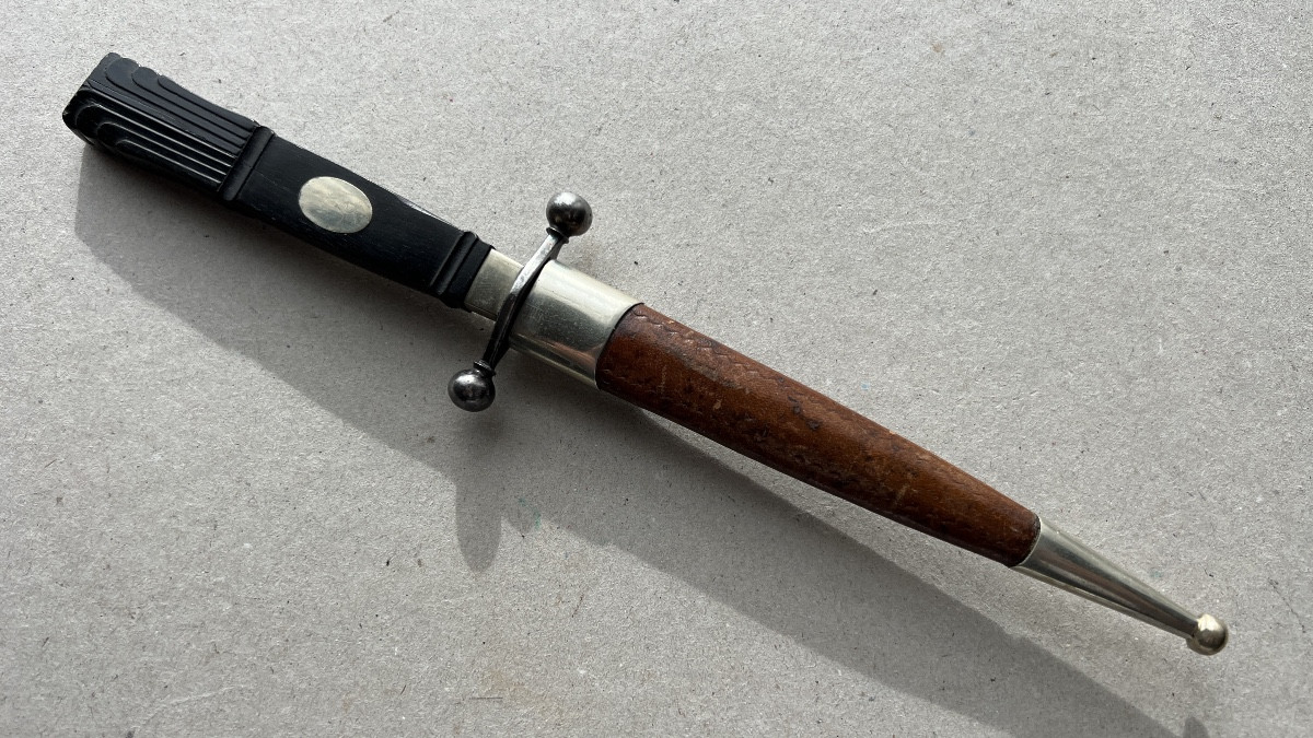 French Stiletto Dagger With Engraved Blade 